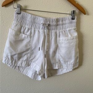 Athleta Cabo Linen 4" Shorts Size 2 White Elastic Drawstring Waist Pockets